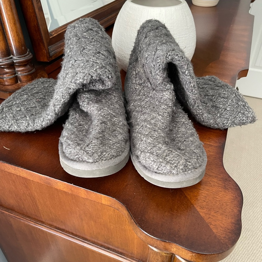 Sweater UGG knee height boots